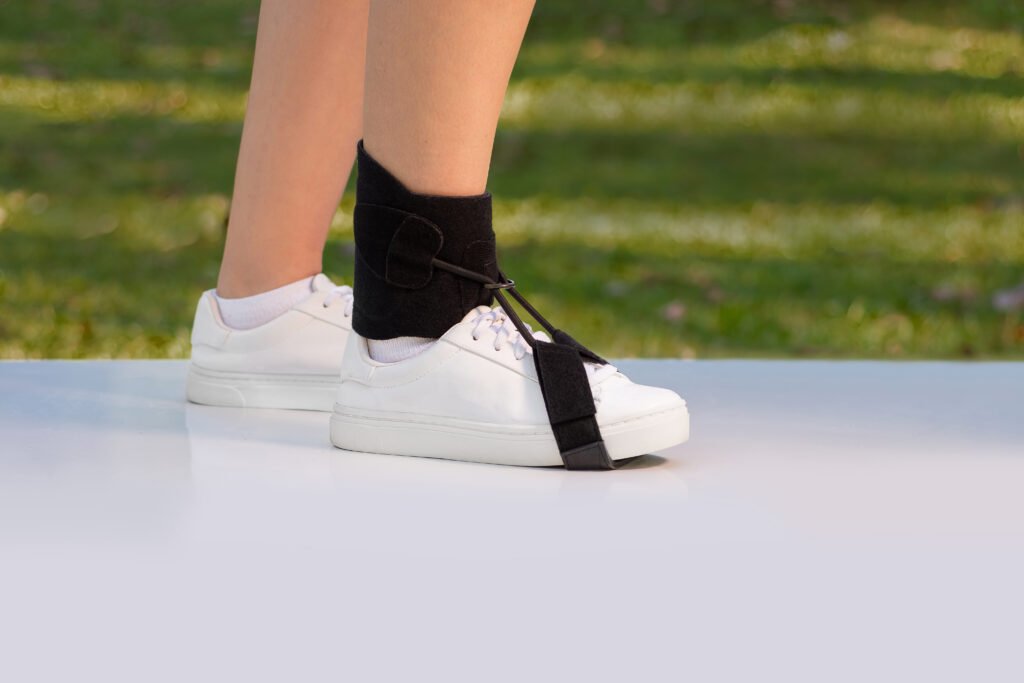 Mercur lança órtese ajustável e amplia acesso à reabilitação para pessoas com pé caído